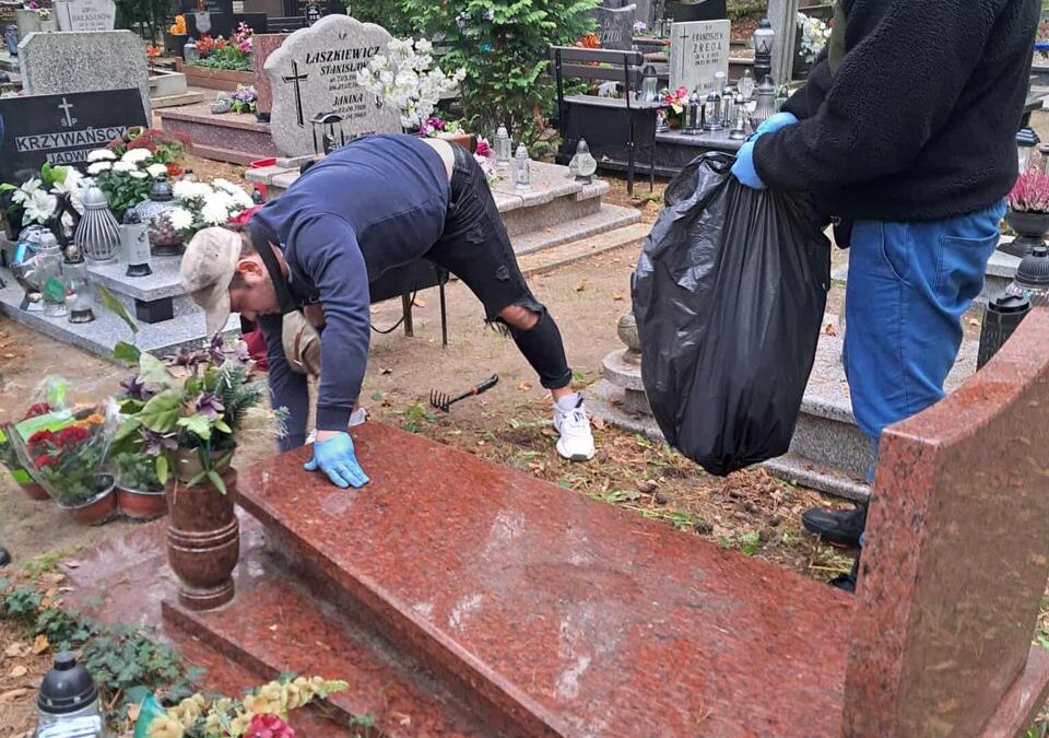 Odwiedziny grobów bliskich (17 października)